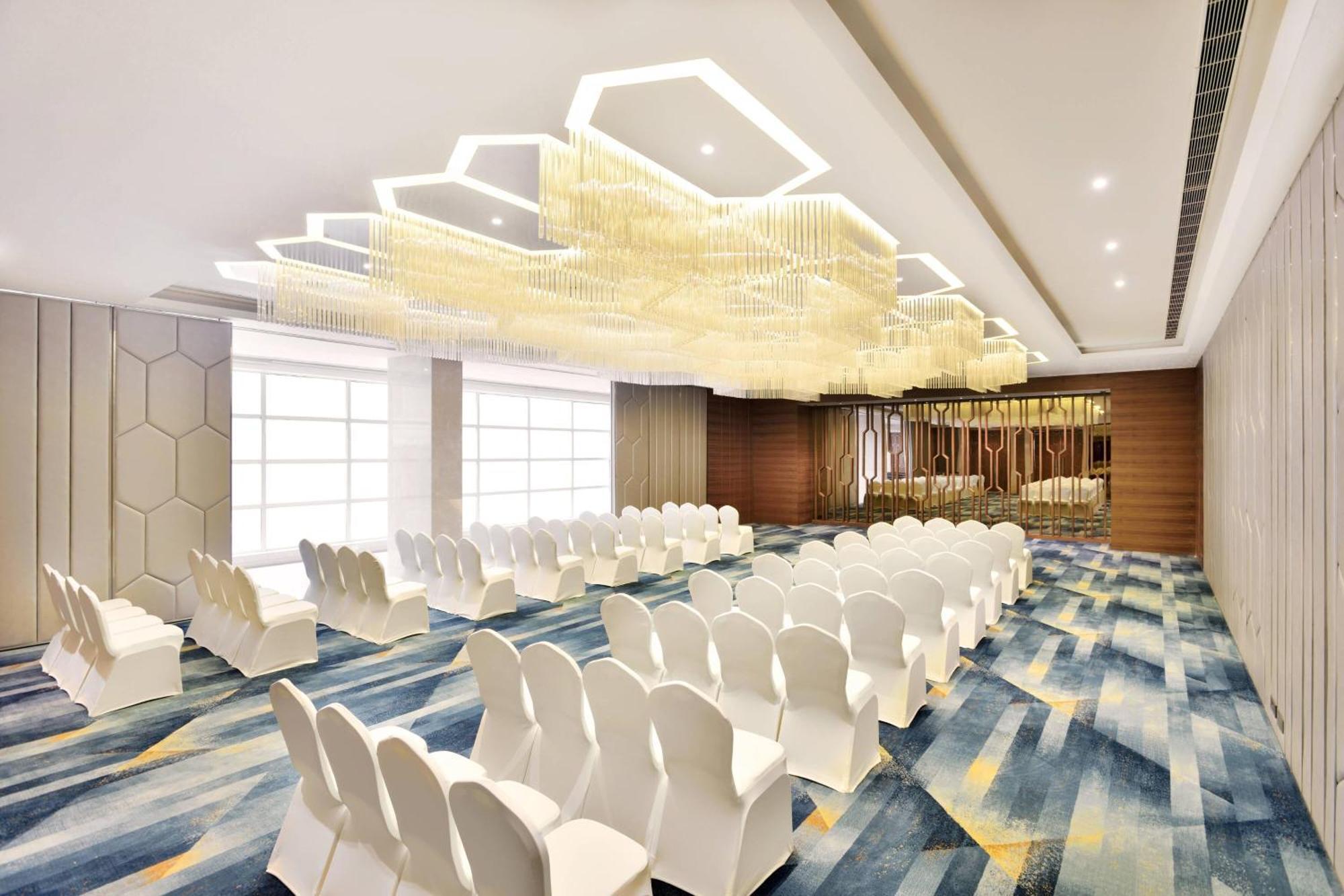 Fairfield By Marriott Indore Bagian luar foto