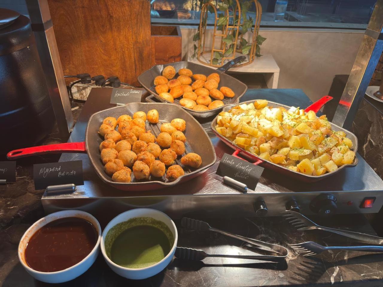 Fairfield By Marriott Indore Bagian luar foto